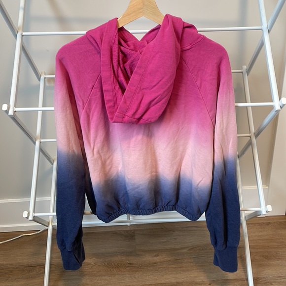 Cropped Ombré Hoodie - Picture 2 of 3